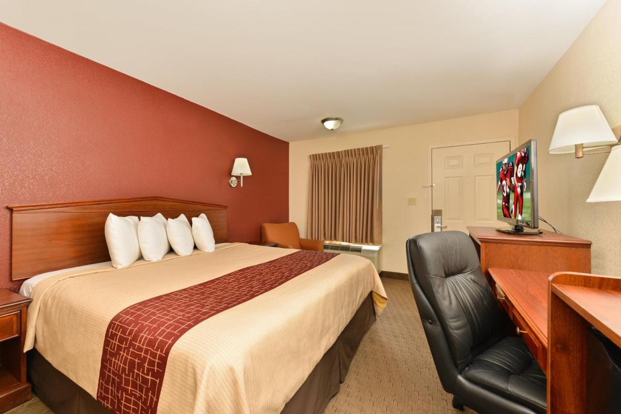 Red Roof Inn Dalton Exterior photo