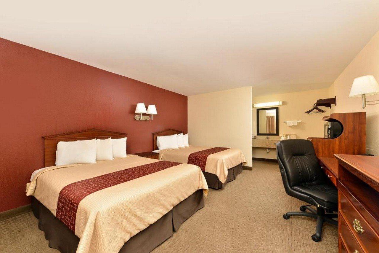 Red Roof Inn Dalton Exterior photo